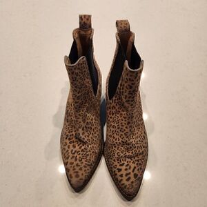 ivylee Stella womens boots. Size 38 some wear on outside boot nature leather